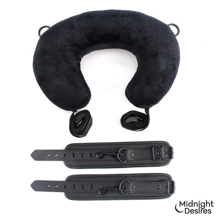 Restraint Set with Neck Pillow